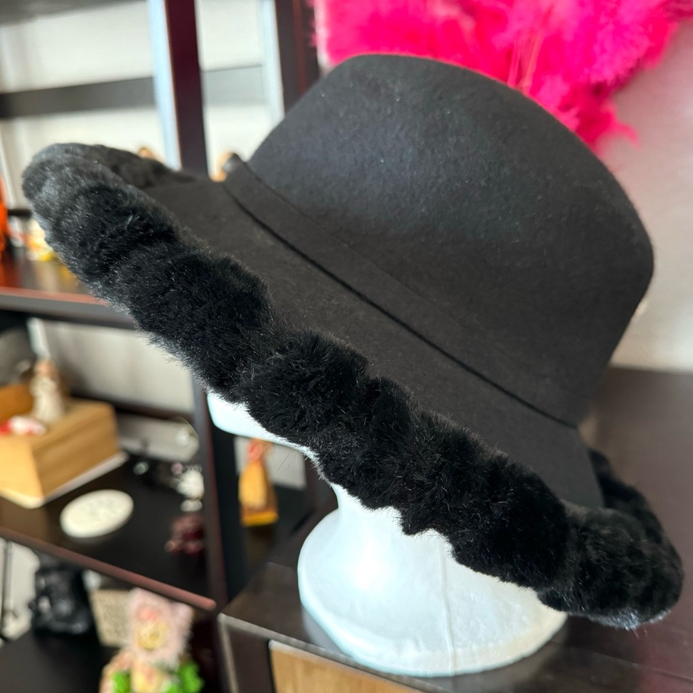 Something Special Black Wool Hat with Faux Fur Trim - Picture 3 of 9